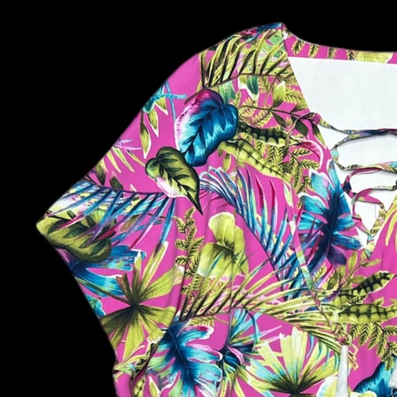 Tommy Bahama Kauai Grand Villa V-Neck Short Sleeve Tee - Picture 8 of 8